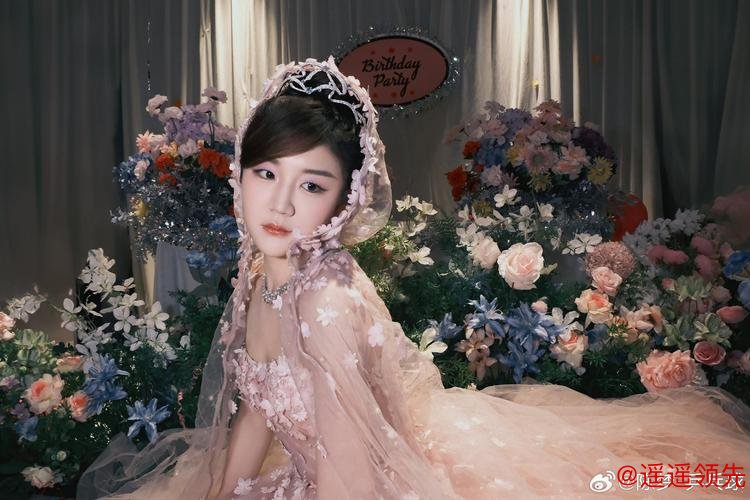 32 岁陈梦生日晒花系写真，全红婵高调应援，青岛亮灯送祝福