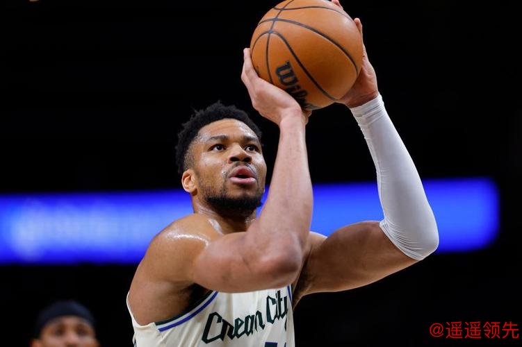 字母哥21+17沃克空砍32分 雄鹿险胜老鹰