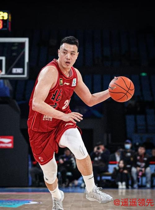 翟晓川疑似拉伤，今晚出战成疑，北京队本赛季成CBA最惨球队？